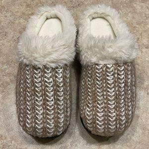 NEW Isotoner Signature Sweater-Knit Evening Sand Slippers Women's Sz Med. 7.5-8